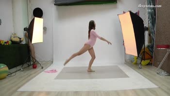 Nicole Smith: Flexible Russian Teen (18+)'s Naked Acrobatic Delight