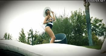 Blondinka's Steamy Underwater Affair: Blowjob & Outdoor Sex