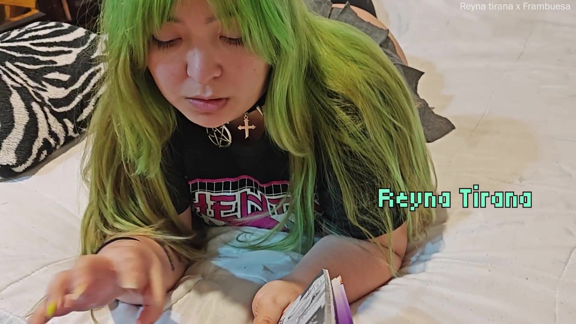 Gotica De Antejitos Se Pajea Con MI MANGA HENTAI, Se Hace La Boluda y me Manosea Toda! FT Frambuesa