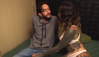 The Girl Who Knows About Tinder Invites Her Friends to Try My Big Date