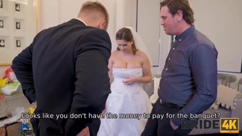 BRIDE4K. Bride spreads her legs in front of the wedding manager for some help