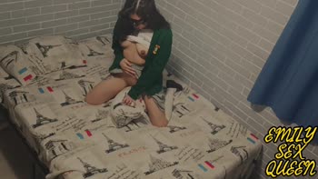 Emily Sex Queen's After-School Solo Affair