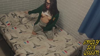 Emily Sex Queen's After-School Solo Affair
