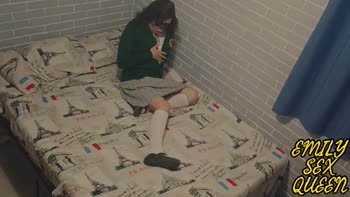 Emily Sex Queen's After-School Solo Affair