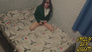 Emily Sex Queen's After-School Solo Affair