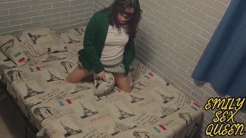 Emily Sex Queen's After-School Solo Affair