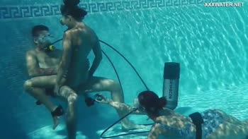 Candy's Underwater Beach Threesome Delight