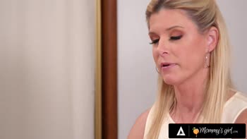 Stepmom India Summer Seduces Teen (18+) Stepdaughter Gianna Dior