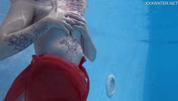 Mimi Cica's Sizzling Underwater Show