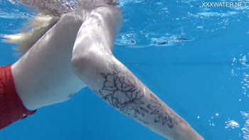 Mimi Cica's Sizzling Underwater Show