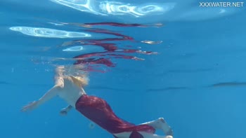 Mimi Cica's Sizzling Underwater Show