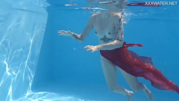 Mimi Cica's Sizzling Underwater Show