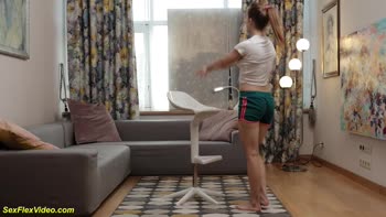 Nicole Murkovski's First Flexy Anal