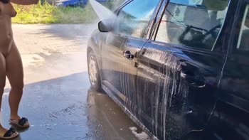 HottPussy118 Exposes Her Stunning Assets at the Car Wash