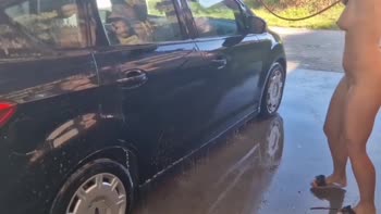 HottPussy118 Exposes Her Stunning Assets at the Car Wash