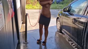 HottPussy118 Exposes Her Stunning Assets at the Car Wash