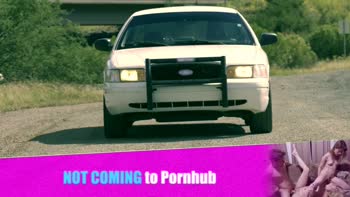 College Cuties Jenna Sativa & Alix Carter Share Wild Threesome Ride