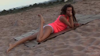 Lucy's Sultry Sunset Solo