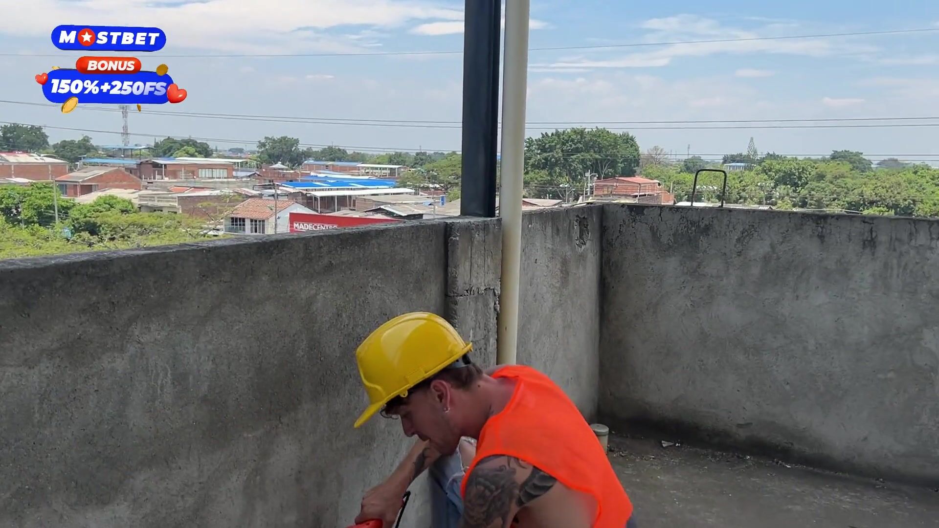 MILF Linda Clauss Cachonda Se Folla Al Obrero En La Construccin Mientras Esta Sola En Casa