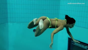 Neon Babe Zlata's Underwater Big Tit Spectacle