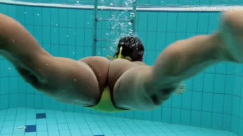 Neon Babe Zlata's Underwater Big Tit Spectacle