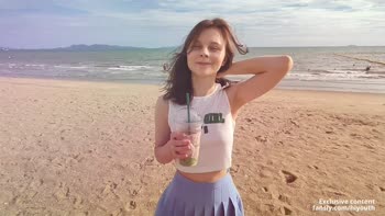 hi's Beachy Date Turns into a Hot Affair