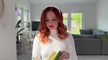 Zoeneli's Sizzling Tutor Fling: Upside Down Blowjob & Facial