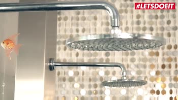 Frida Sante's Shower Seduction: A Steamy Mexican Fuck Fest
