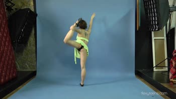 Mila's Tight Body in Perfect Acrobatic Form