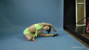 Mila's Tight Body in Perfect Acrobatic Form