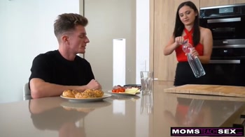 Stepmom Fixes My Problem - S19:E8
