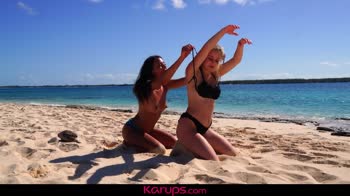 Aria Banks & l Rivers Sizzle in Beachside Lesbic Lovemaking