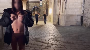 IvyRouge's Sultry Stripped Display in Public Streets