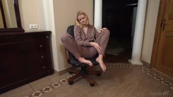 Olivia's Sensual Solo: A Cute Blonde Teen (18+)'s Cozy Coochie Caress