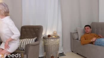 Blonde Beauty's Sensual Seduction: Cowgirl Blowjobs & Steamy Cumshot