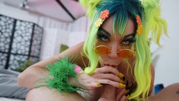 Little Puck's Cosplay Frenzy: Duolingo's Uninvited Guest Gets a Hardcore Welcome