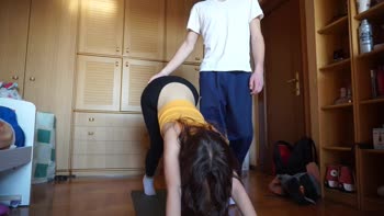 Ruspatia's Yoga Lesson Turns into Amateur Blowjob & Cumshot