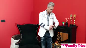 Isabella De Laa's Stepdaddy Fantasy: Morning Wood and Passionate Creampie