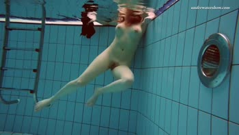 Hairy Vesta's Sultry Underwater Solo Show
