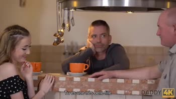 DADDY4K. La fille lettone Jessi Empera se fait baiser par son beau-pre