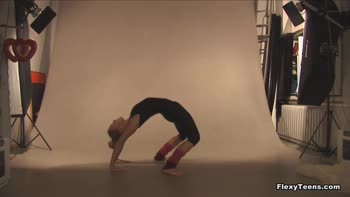 Mashka Pizdaletova's Flexible Beauty: Fit Gymnast Shows Off Saggy Tits & Stunning Body