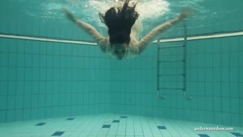 Petra's Sizzling Underwater Seduction