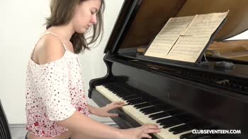Petite Piano Virtuoso's Solo Session