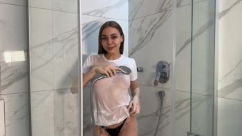 HellooooKiki - Kiki's Wet & Wild Try-On: See-Thru T-Shirts Exposed