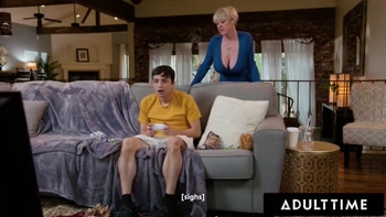 Dee Williams Teaches Stepson a Thing or Two in Steamy Milf Hardcore