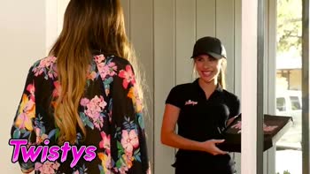 Twistys - Sexy MILF Takes Advantage of Lil Pizza Delivery Girl