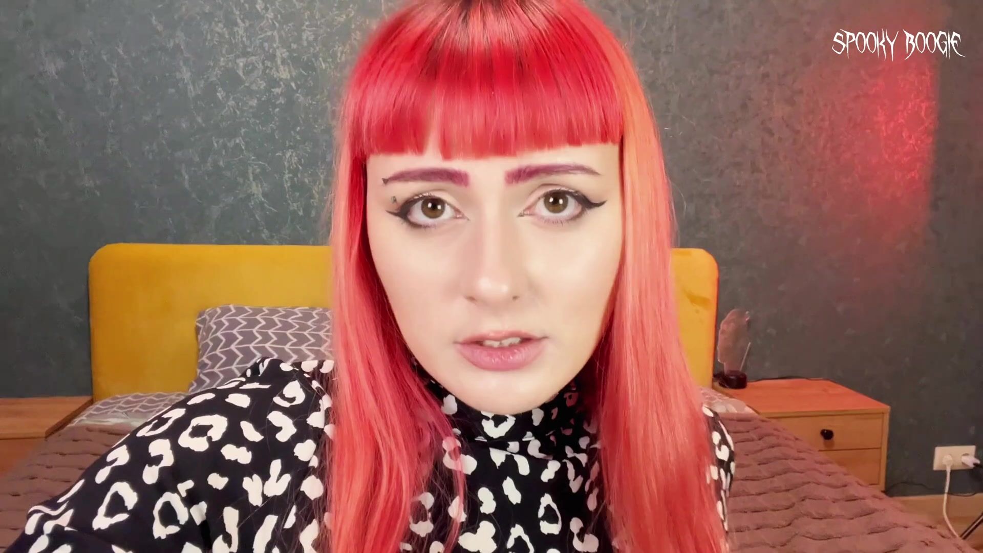 Goth Girl makes you Horny and Jerks you off in Gloves on only first Date!