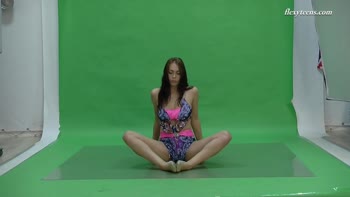 Nicol Smith's Petite Flexibility Unleashed
