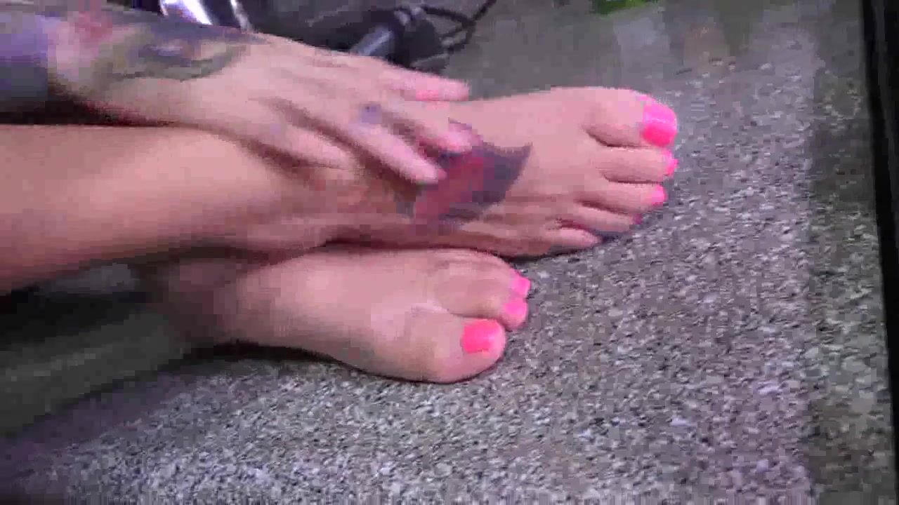 Dont Deserve to Worship my Feet