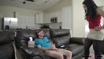 Stepmom Needs the Cum - S16:e2